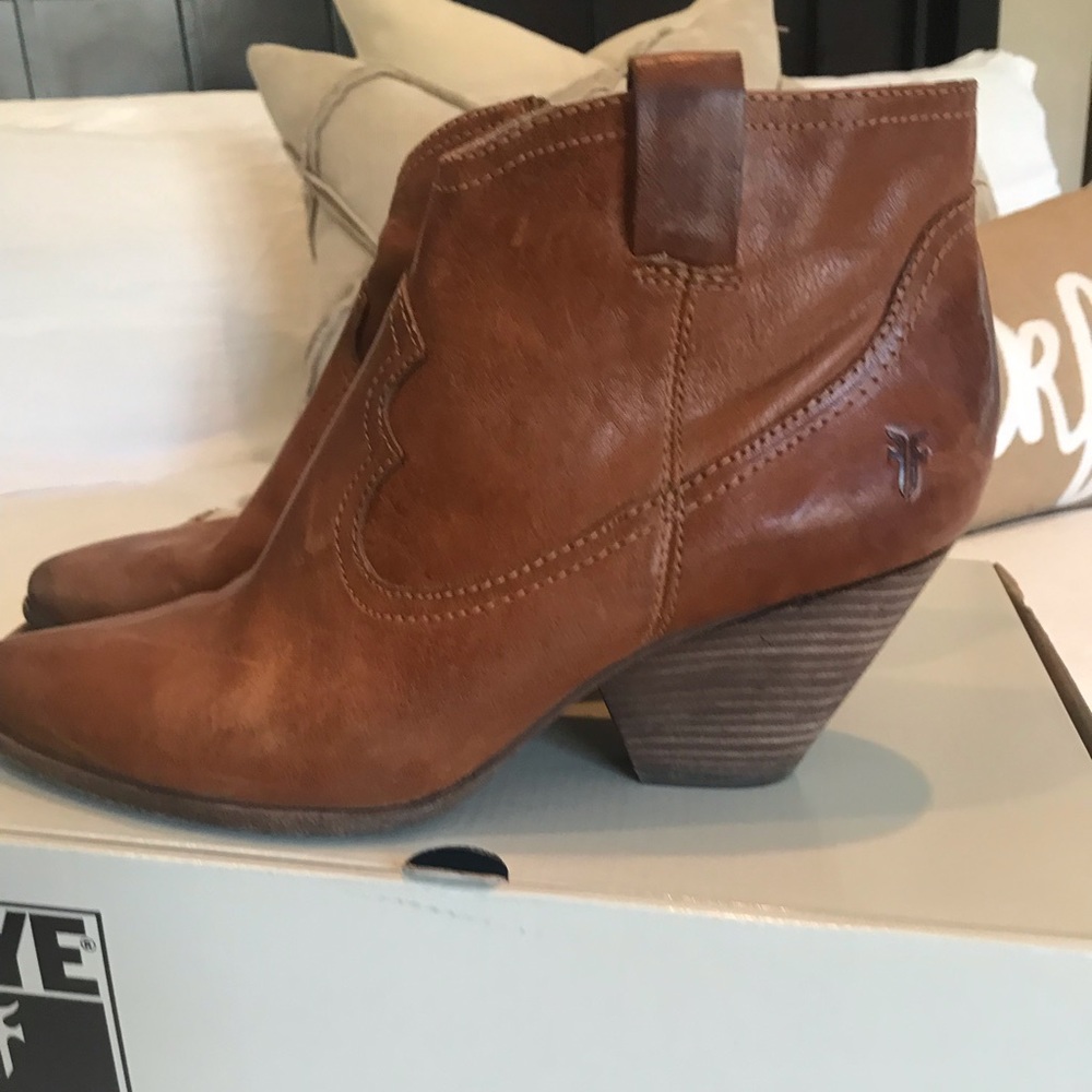 Frye Reina Bootie (Camel)